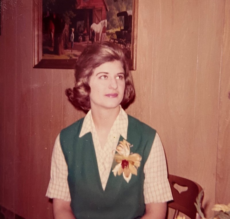 A person sitting in a chair

Description automatically generated with low confidence